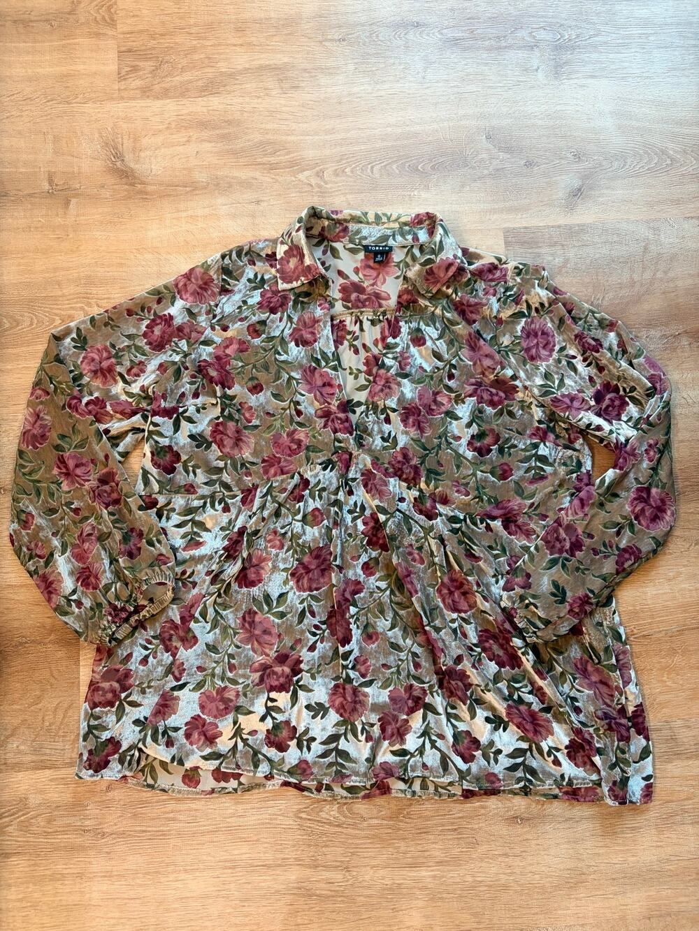 Torrid Velvet Floral Blouse Top Shirt Size 0 Plus Burgundy Rose Long Sleeve